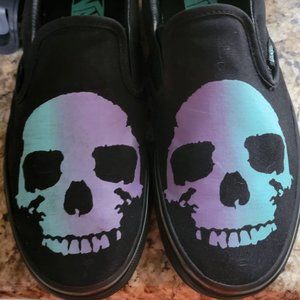 VANS SLIP ONS - WOMEN'S SIZE 8/MEN'S SIZE 6.5 - BLACK SHOE w/ BLUE PURPLE SKULL